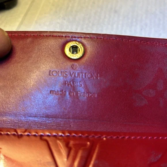 Louis Vuitton
Louis Vuitton Red Monogram Vernis Ludlow Wallet - Picture 7 of 10